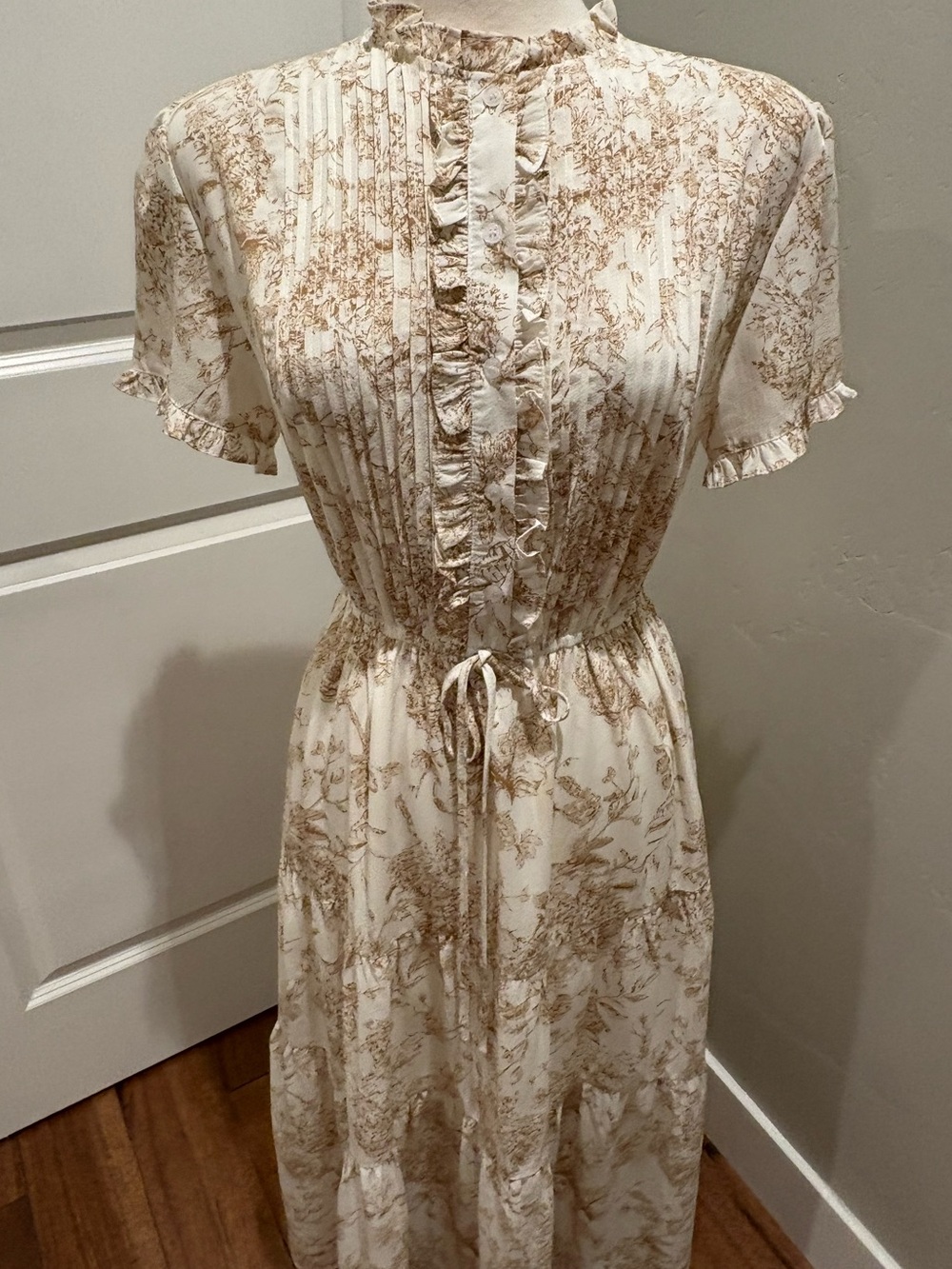 Floral Ruffle-Front Cream & Brown Toile Midi Dress Size Small Very Flattering